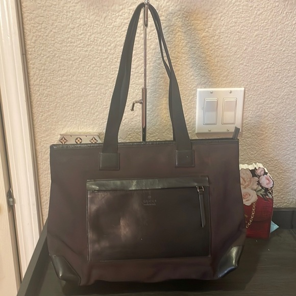August Gucci Tote zipper closure - Picture 1 of 16